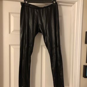 Shiny black leggings